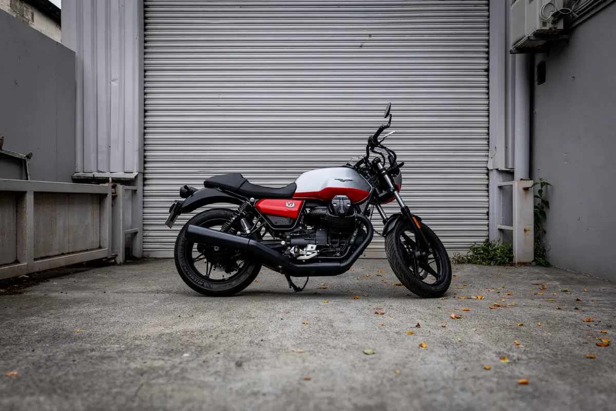 Moto Guzzi V7 Stone Corsa - Image 1