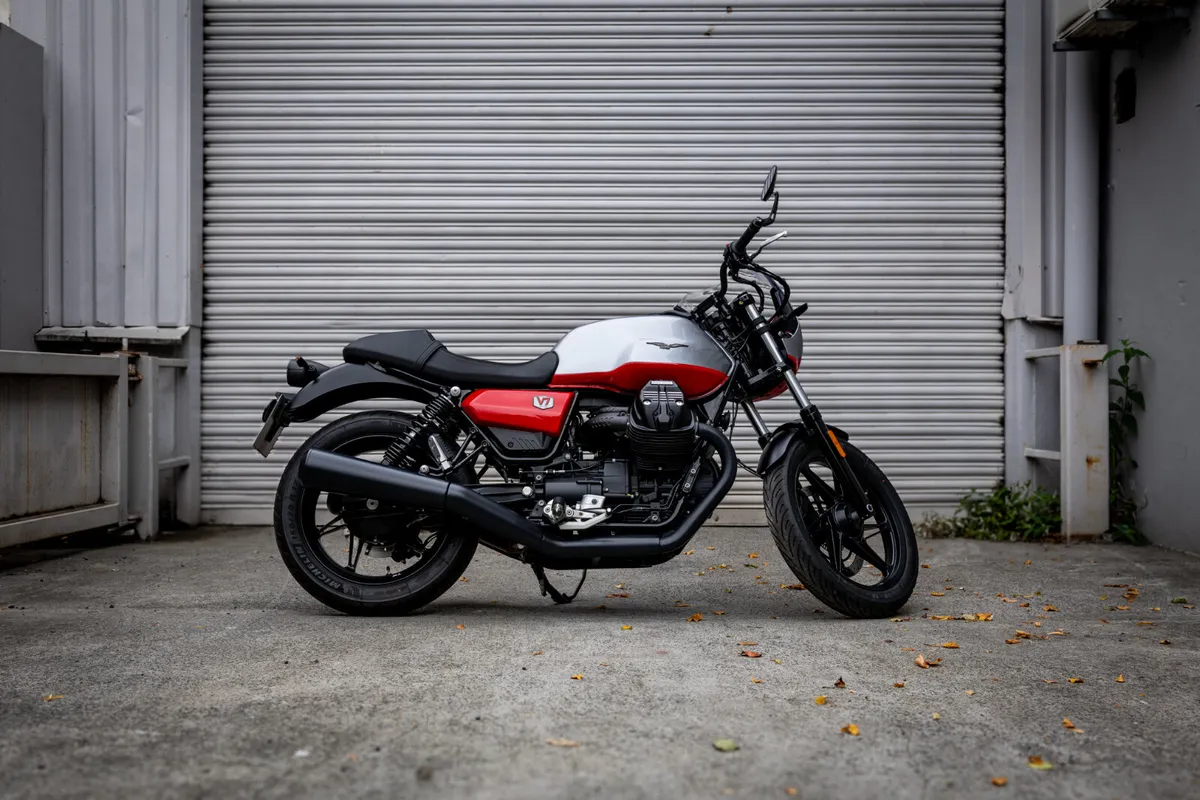 Moto Guzzi V7 Stone Corsa - Image 2
