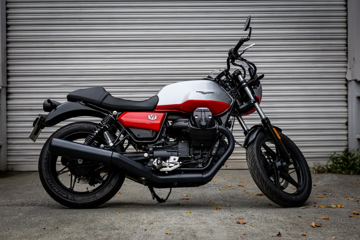 Moto Guzzi V7 Stone Corsa - Image 3