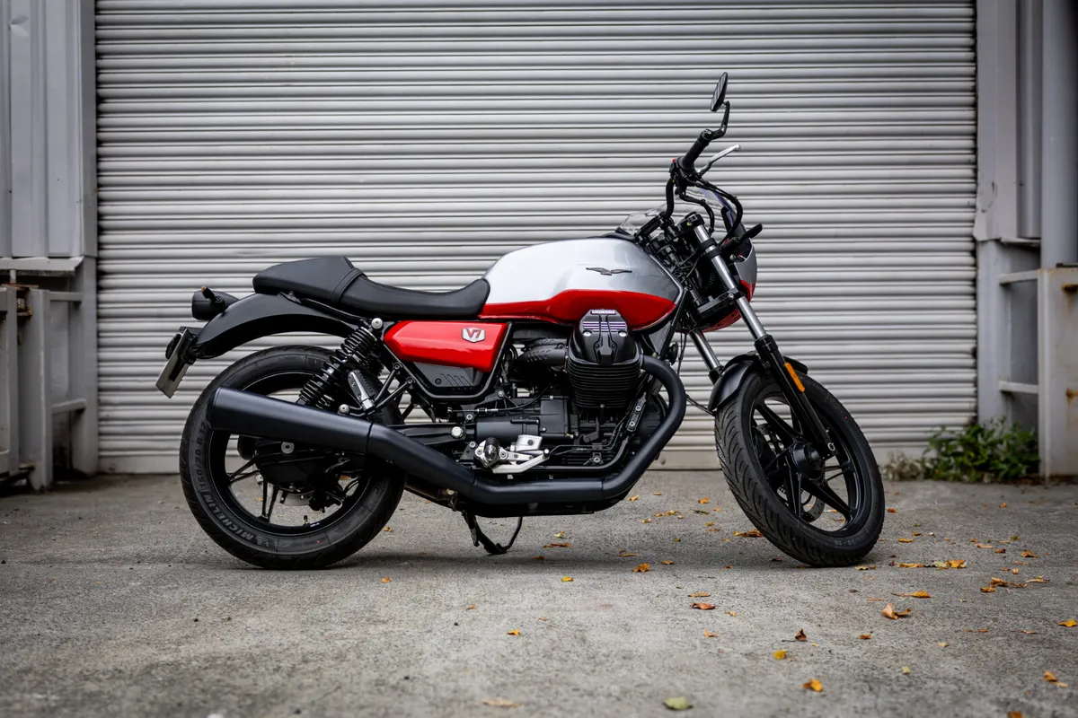 Moto Guzzi V7 Stone Corsa - Image 4