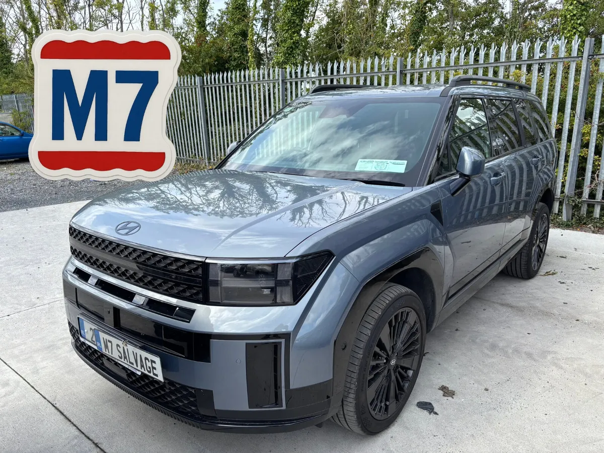 25 Santa fe 7S Petrol Plu in Hybrid 9km Drive home - Image 1