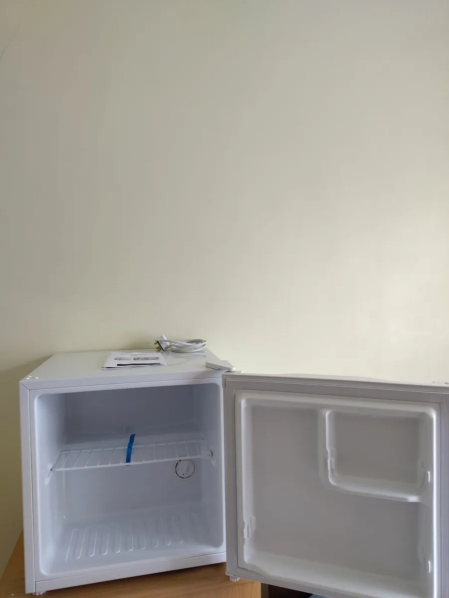Thor Mini Fridge, as new, €75 o.n.o. - Image 3