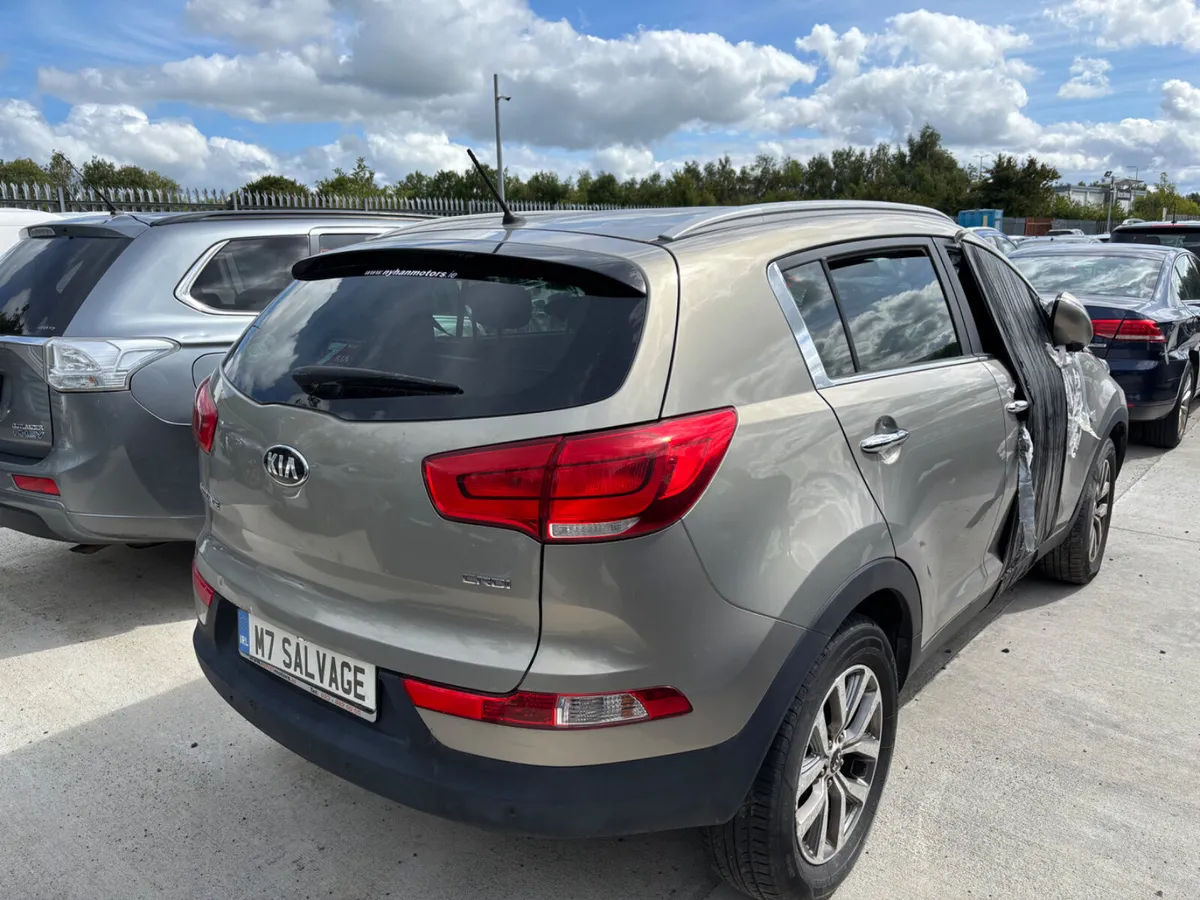 15 Sportage 1.7 Diesel Theft damage - Image 3