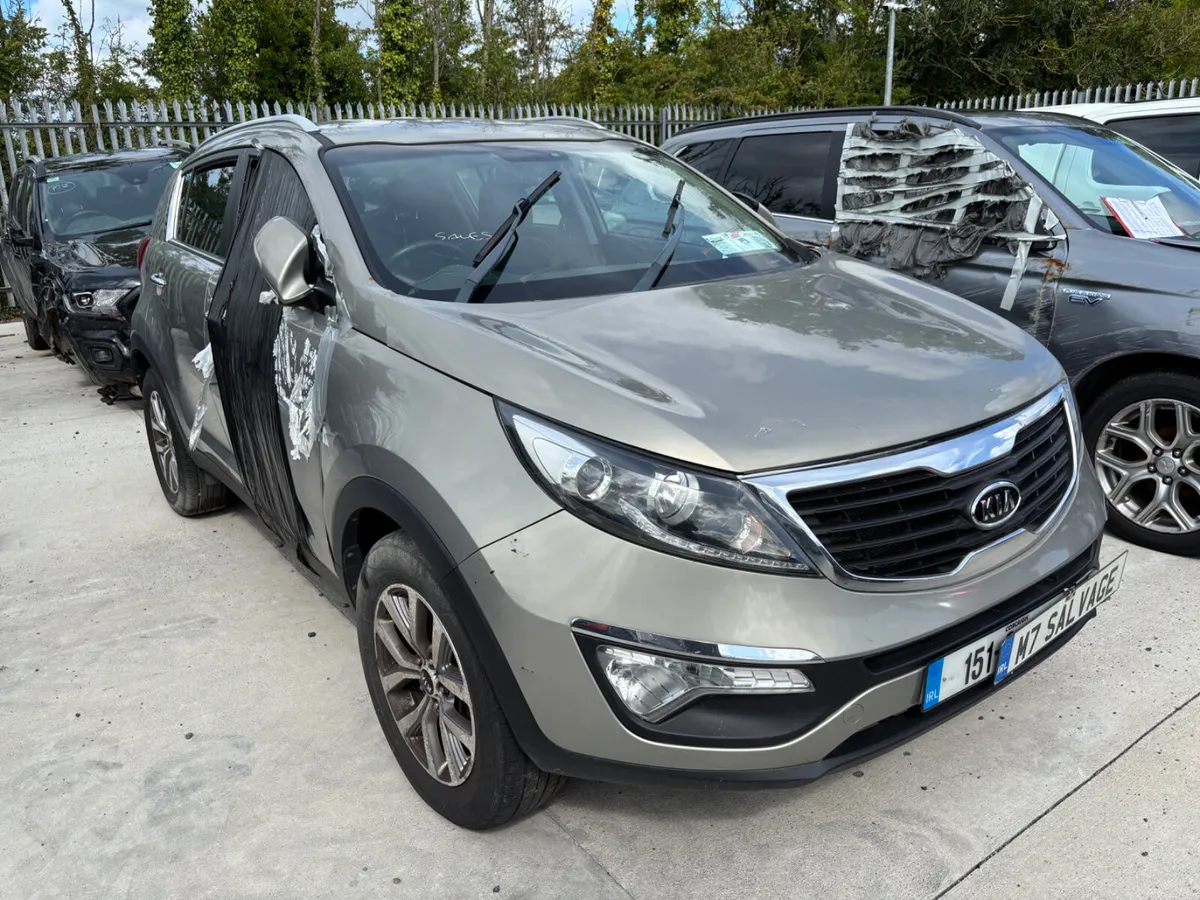 15 Sportage 1.7 Diesel Theft damage - Image 2