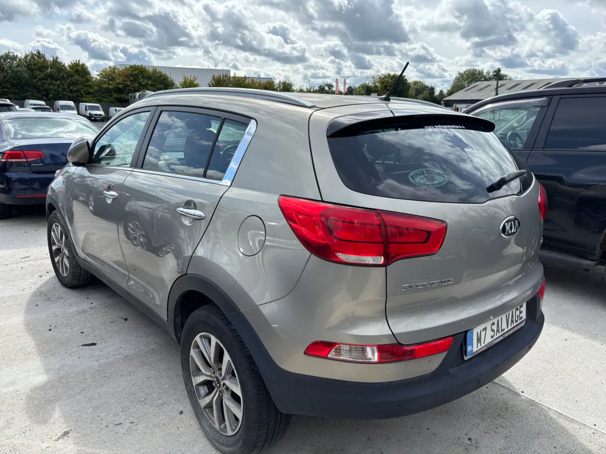 15 Sportage 1.7 Diesel Theft damage - Image 4