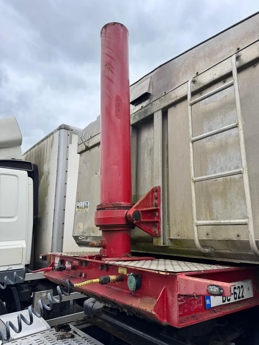 2006 Casey Tipping Trailer - Image 2
