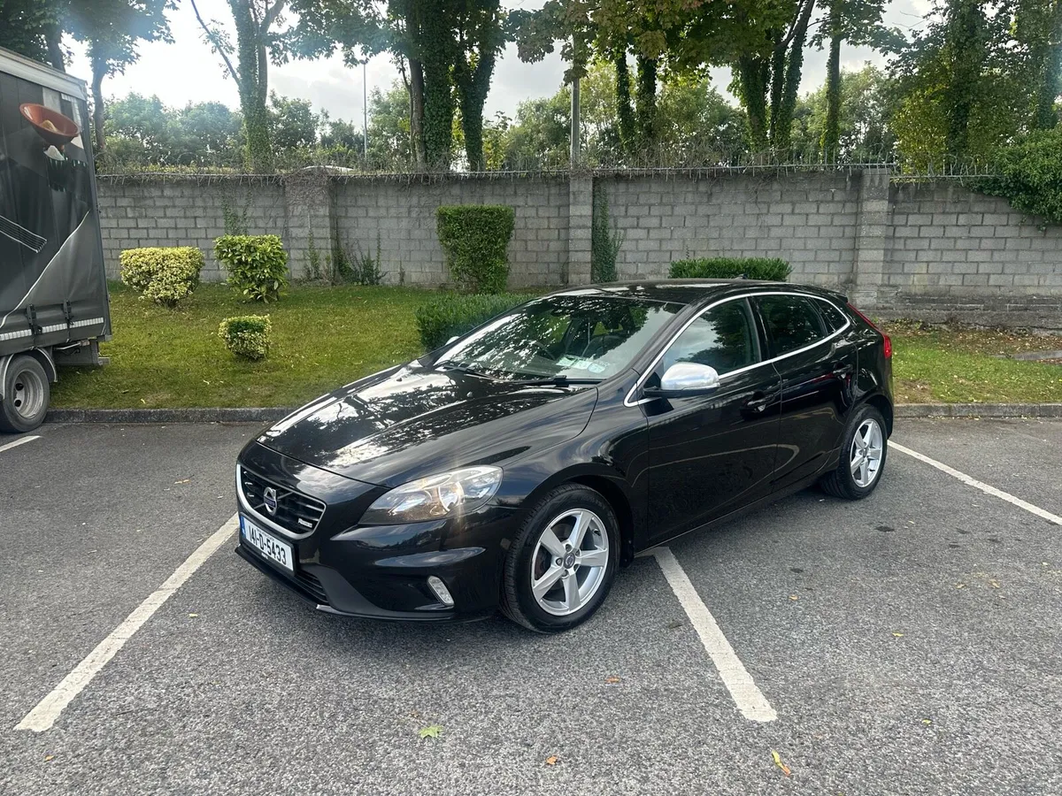 Volvo V40 R-Design (NCT) - Image 2