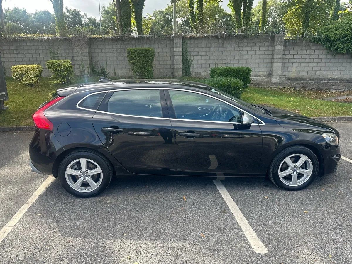 Volvo V40 R-Design (NCT) - Image 3