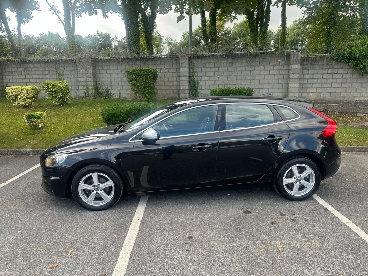 Volvo V40 R-Design (NCT) - Image 4