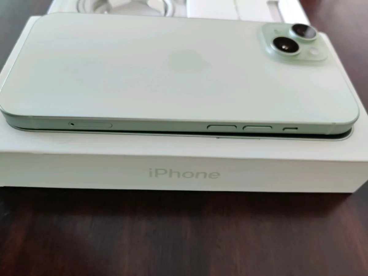 iPhone 15 - Image 3