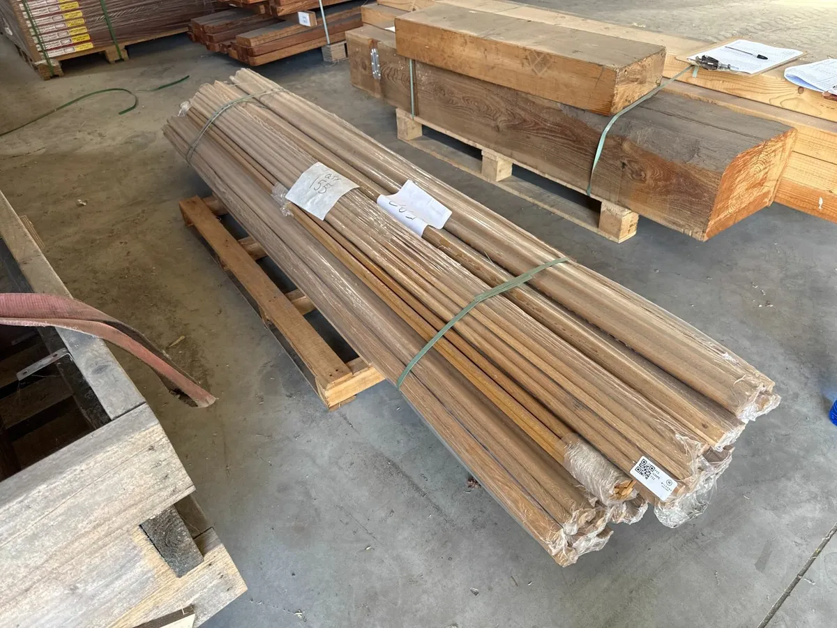 Online Auction Of A Solid Oak Hockey Stick & More! - Image 1
