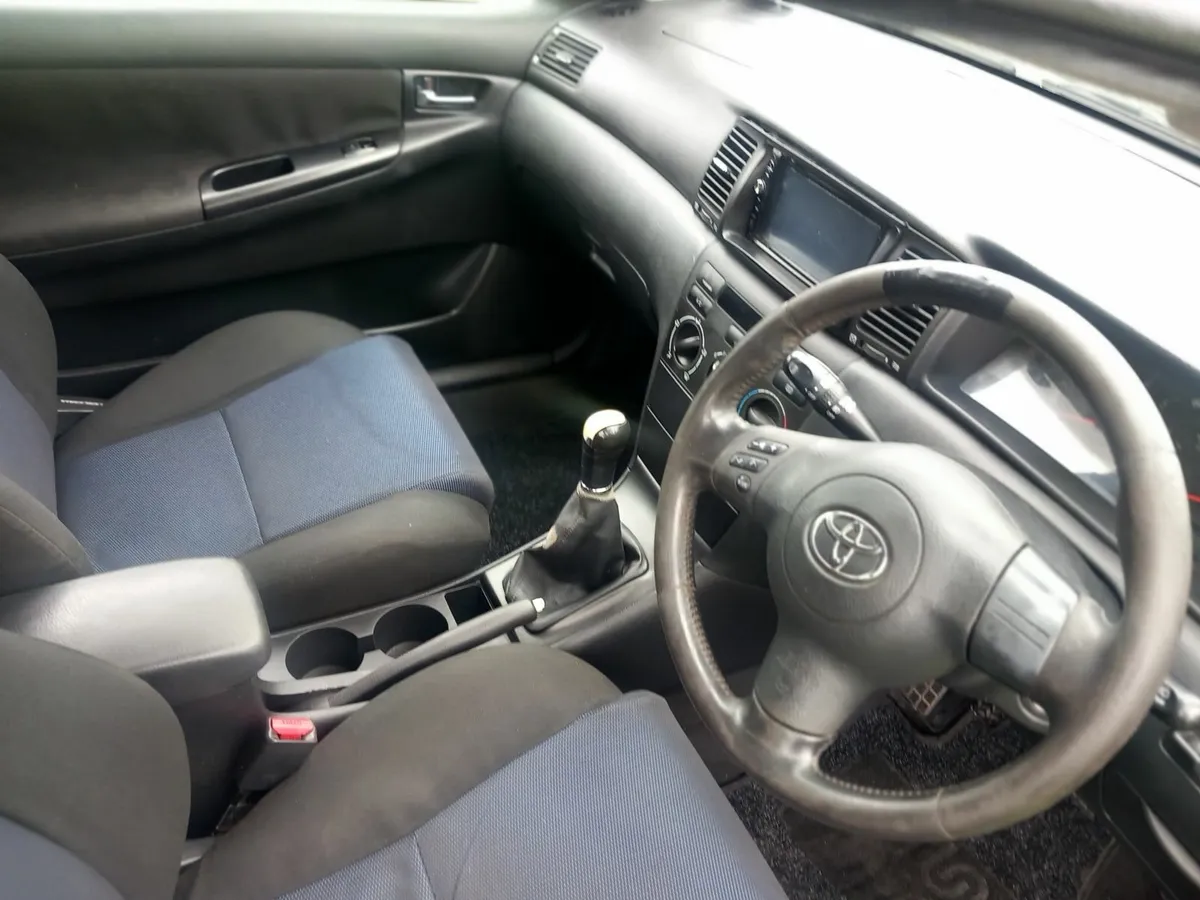 Toyota Corolla 2004 - Image 2