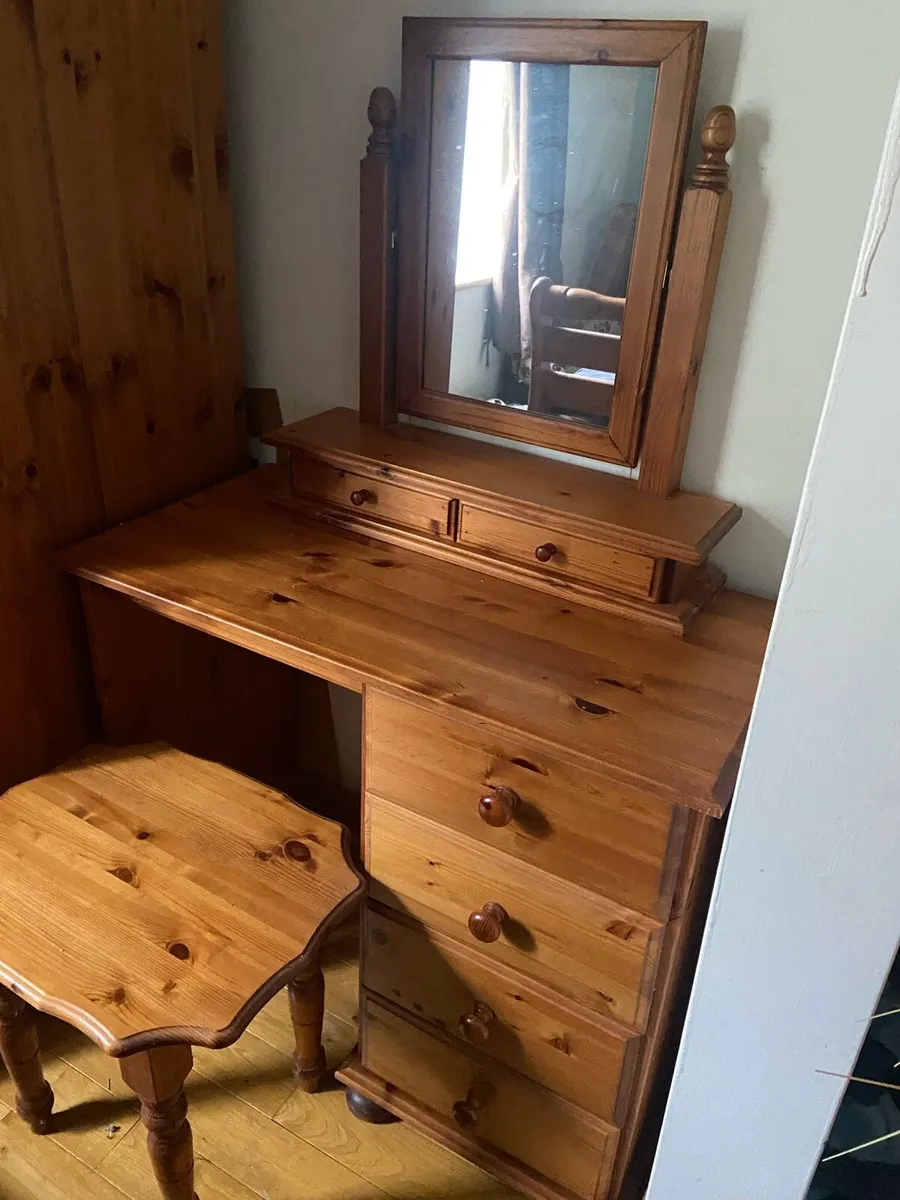 Dressing table with mirror and stool - Image 2