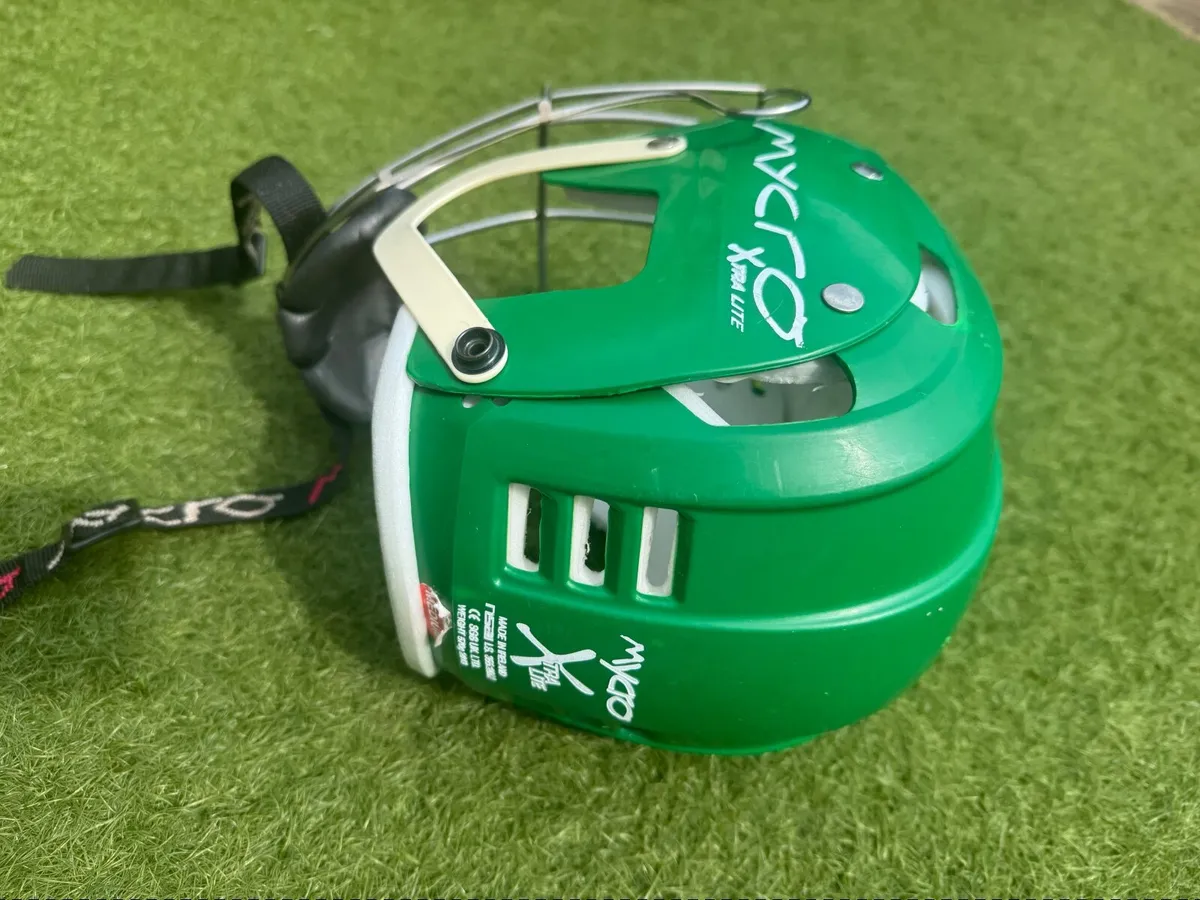 Hurling helmet - Image 3