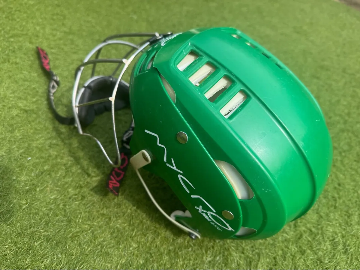 Hurling helmet - Image 4