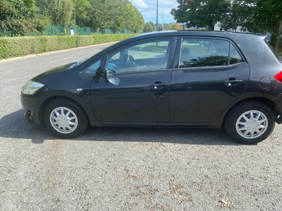 Toyota Auris 2007 - Image 2