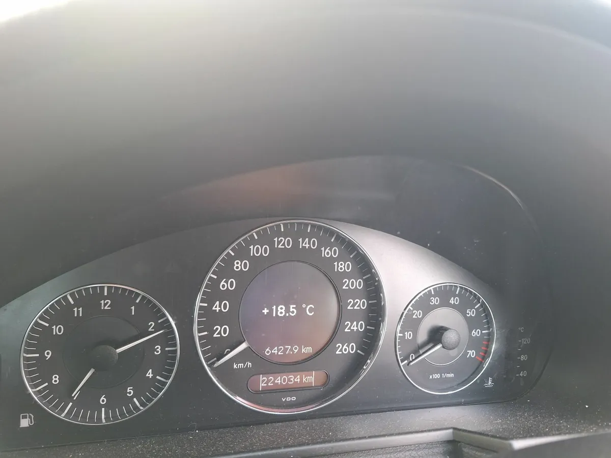 Mercedes-Benz E-Class 2008 - Image 2