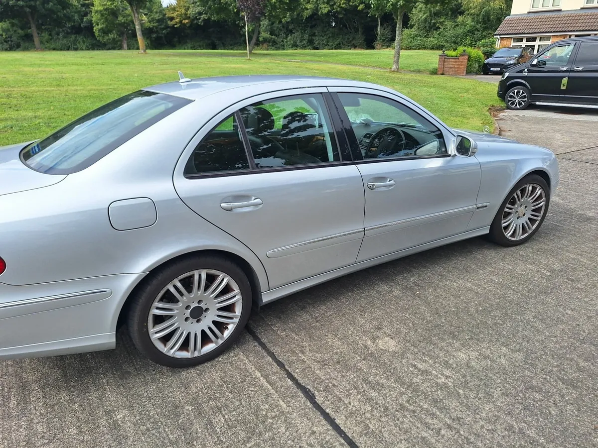 Mercedes-Benz E-Class 2008 - Image 3