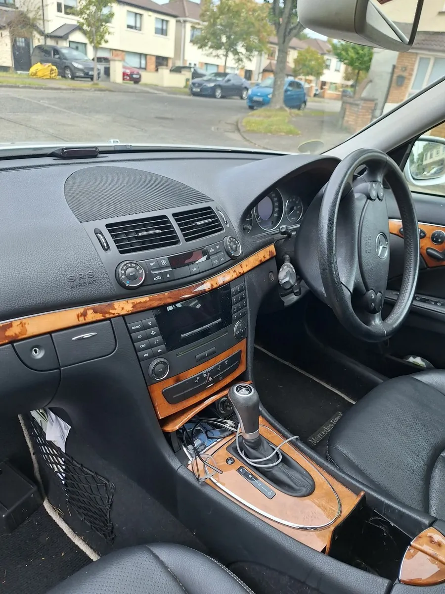 Mercedes-Benz E-Class 2008 - Image 4