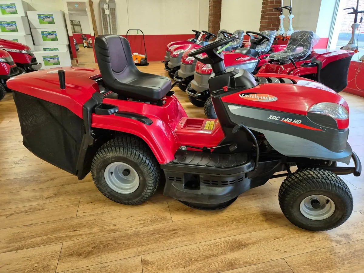 Castlegarden XDC140HD Ride on Tractor Lawn Mower - Image 2