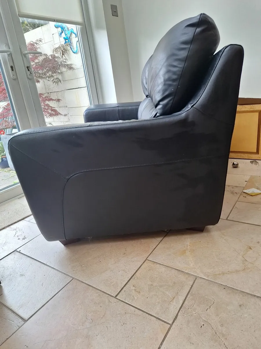 black leather sofa for sale - two seater - €200 - Image 1