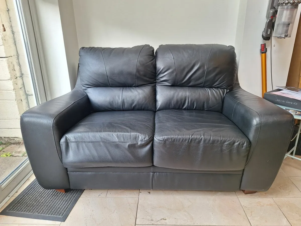 black leather sofa for sale - two seater - €200 - Image 2