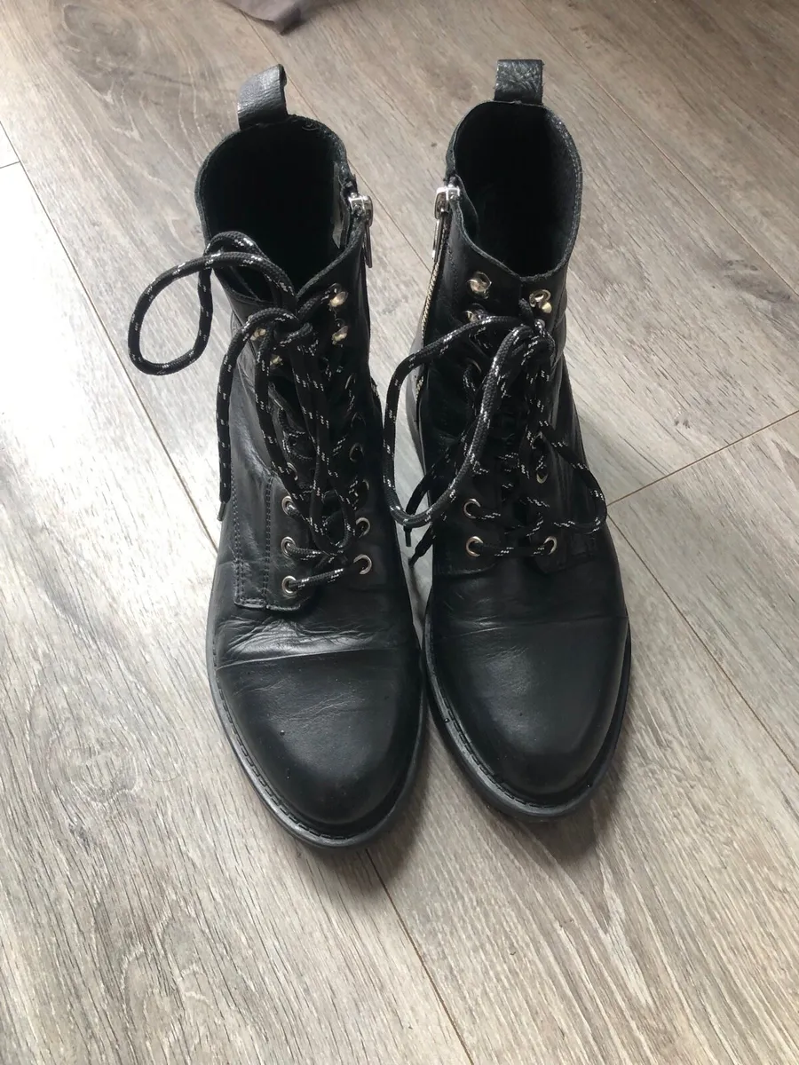Leather ankle boots - Image 1