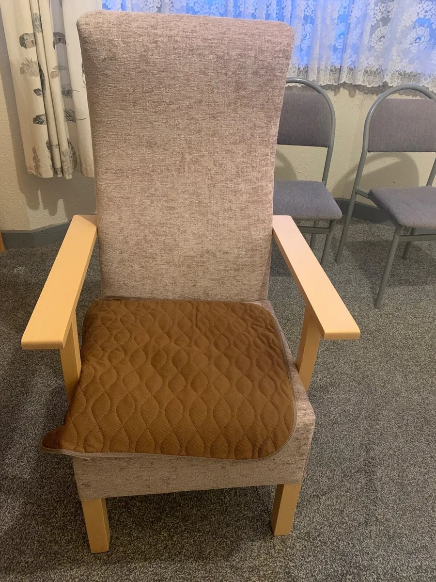 Chair Orthopaedic - Image 1
