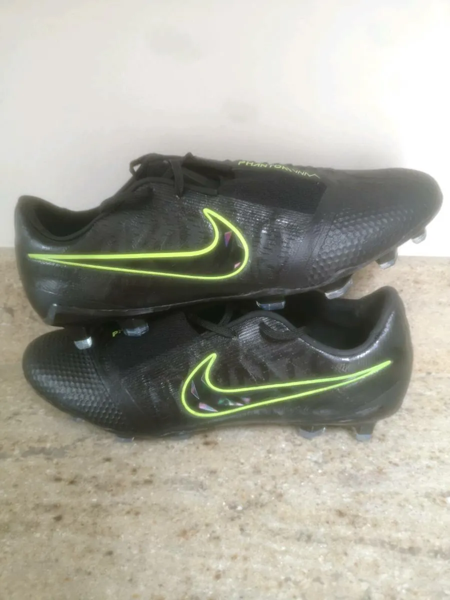 Football boots - Image 1