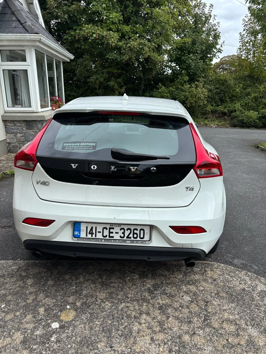 Volvo V40 - Image 2