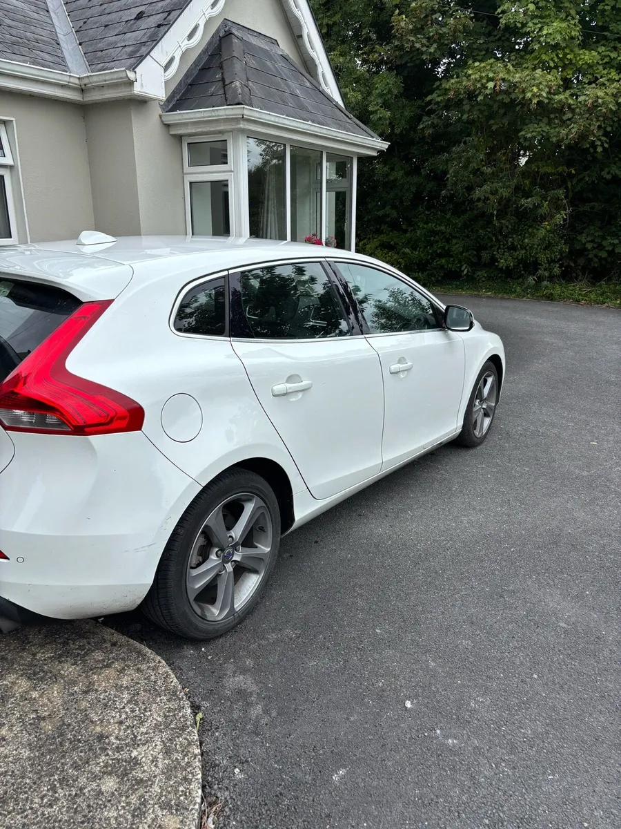 Volvo V40 - Image 3