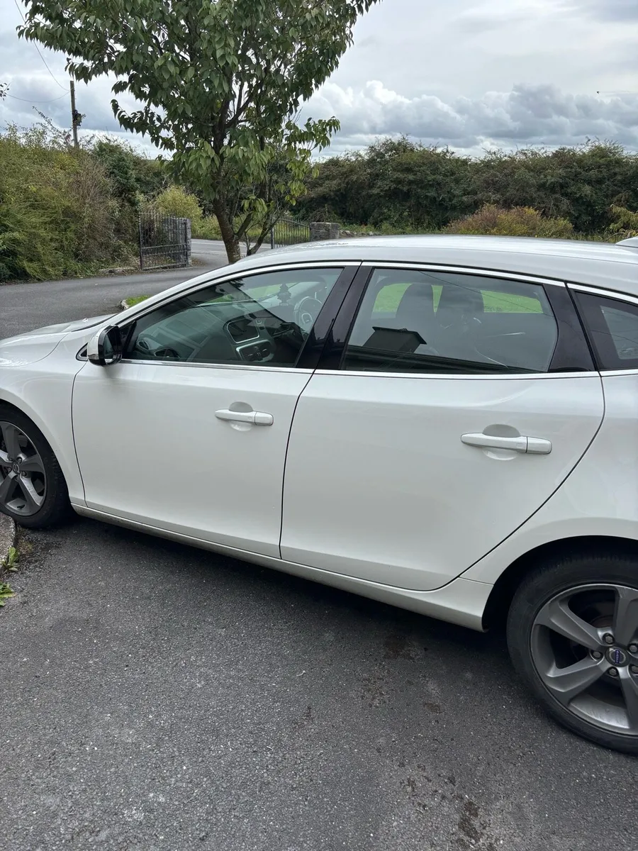 Volvo V40 - Image 4