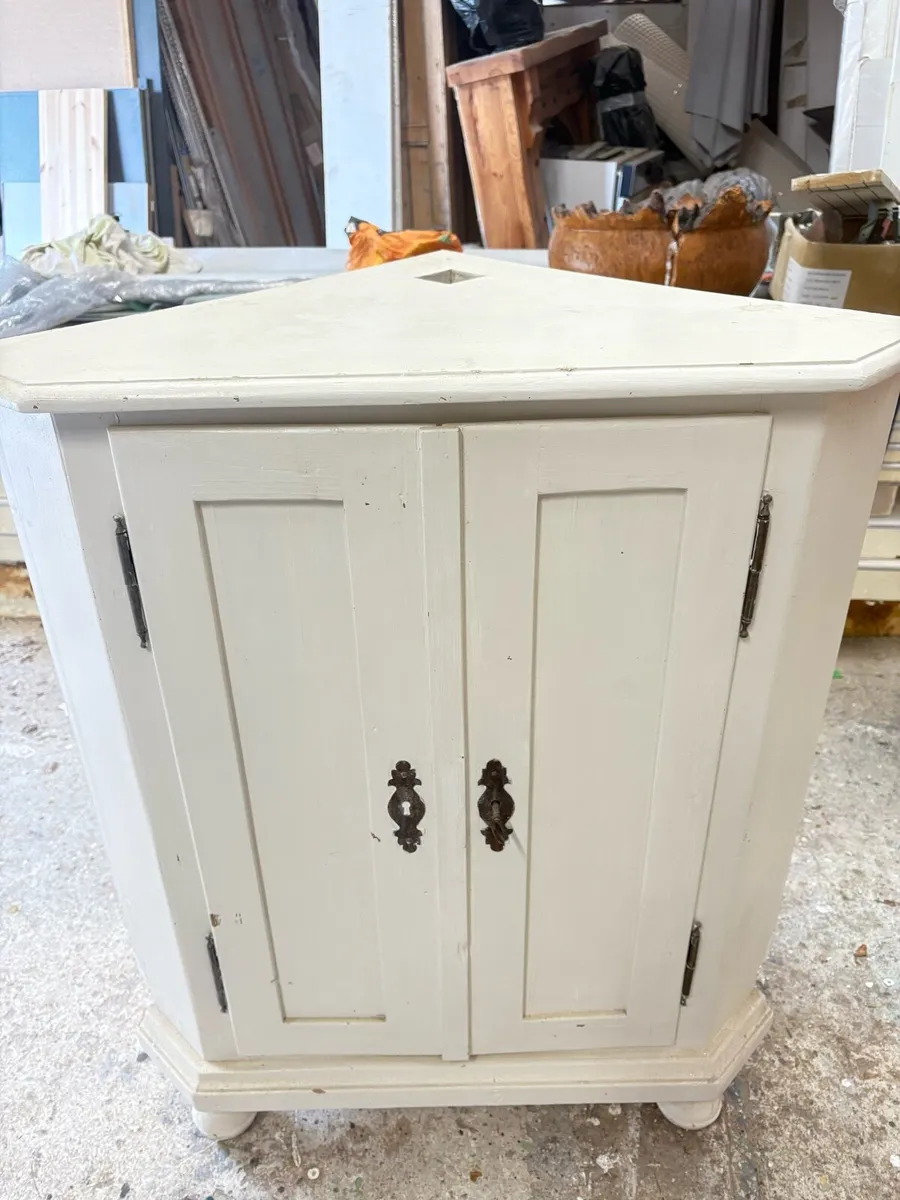 Solid pine painted corner cabinet - Image 2