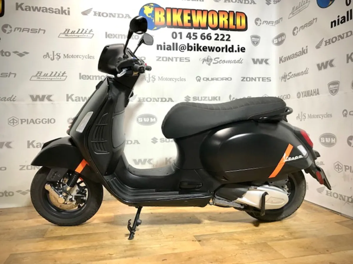 PRE-OWNED Vespa GTS300 Super 2024 - Image 3