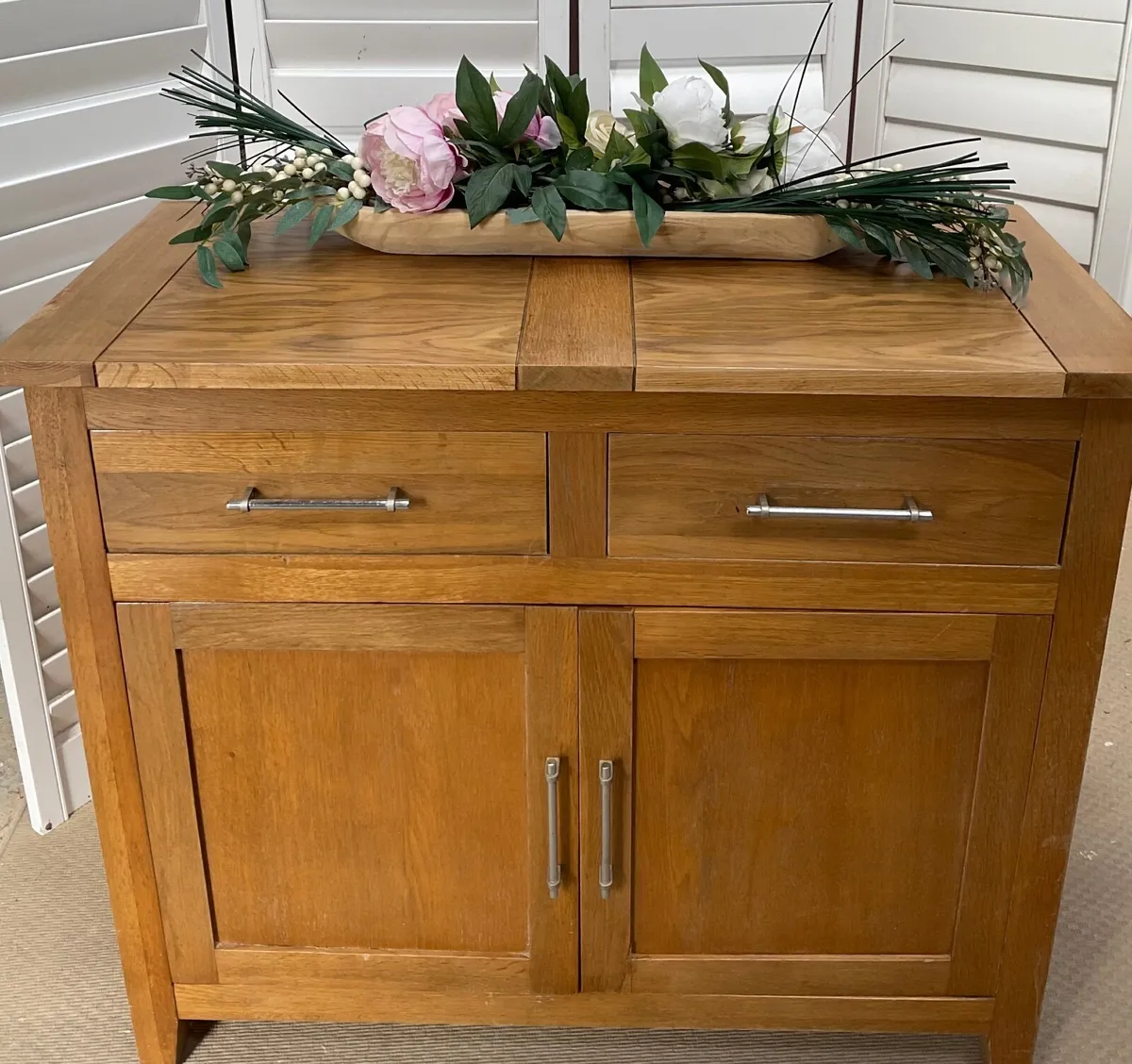 Solid oak sideboard in good condition - Image 2