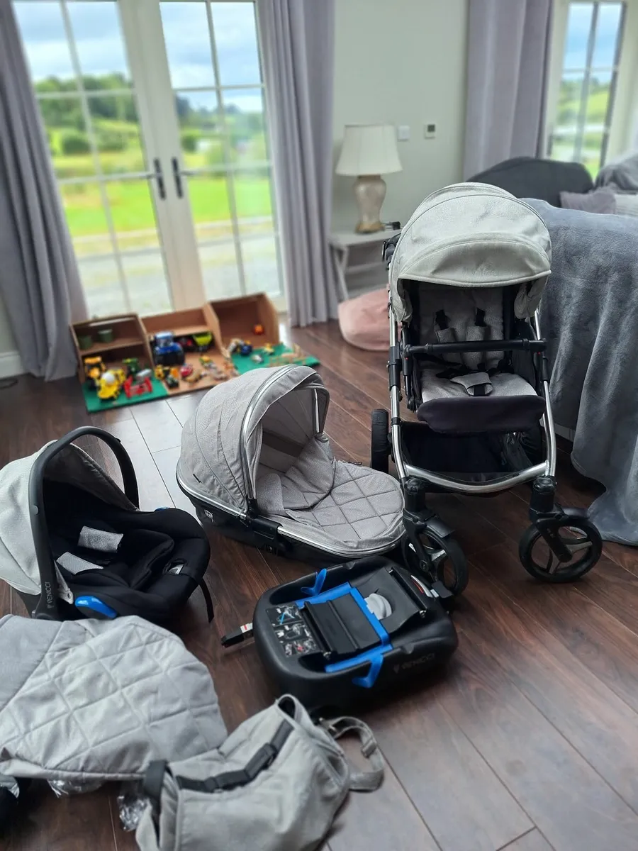 Venicci 3 in 1 travel system - Image 1