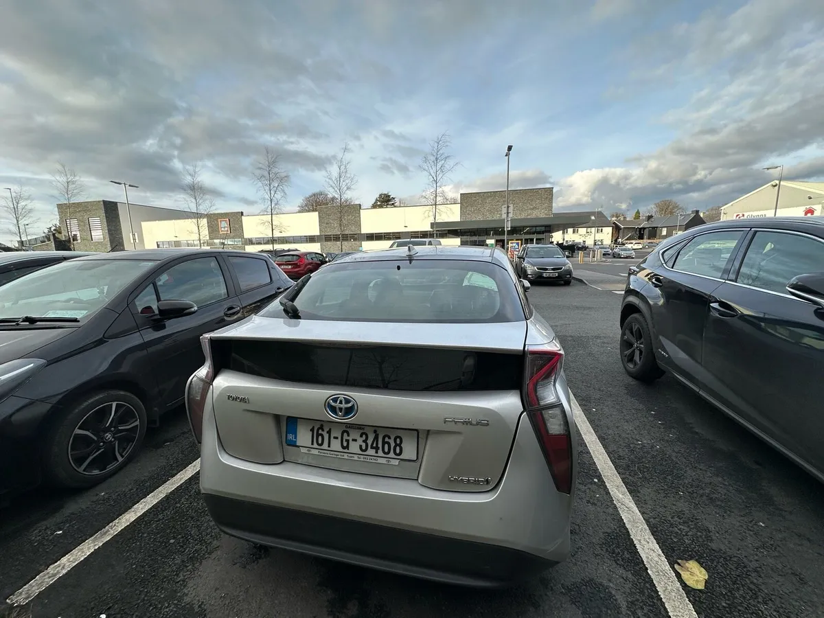Toyota Prius 2016 Luxury Package FULL+FULL - Image 3