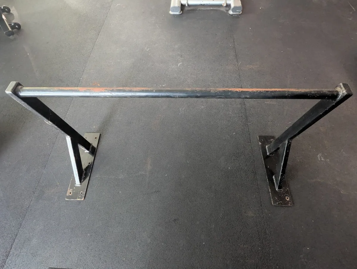 Chin up bar (wall mounted) - Image 1