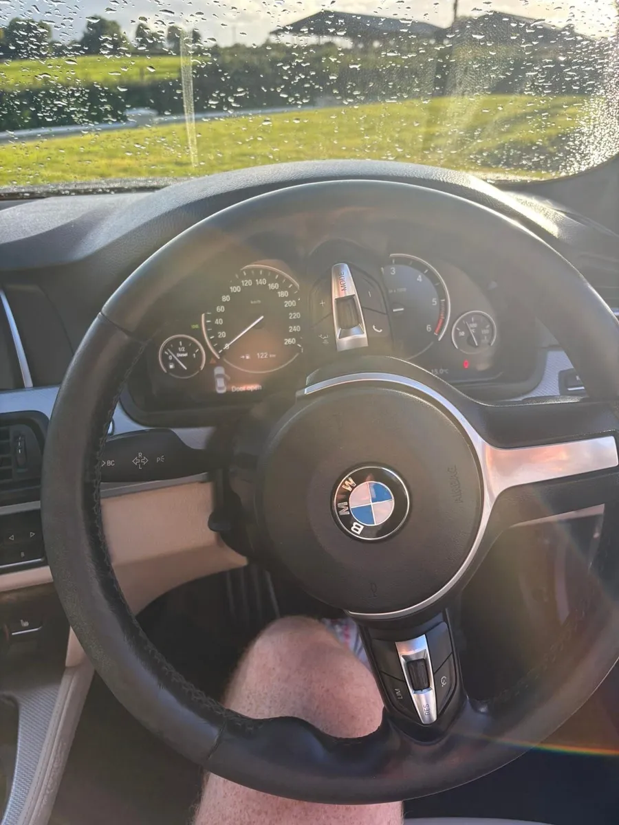 BMW 5-Series 2015 - Image 2