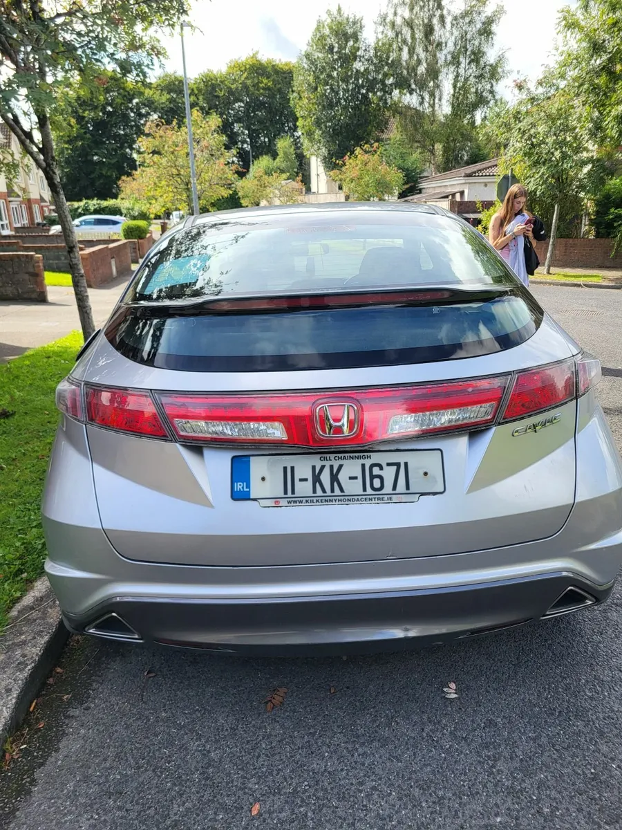 Honda Civic 2011 - Image 2