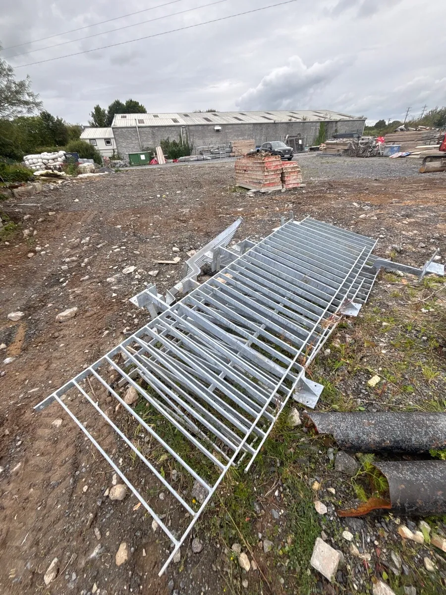 Galvanised steel railing - Image 2