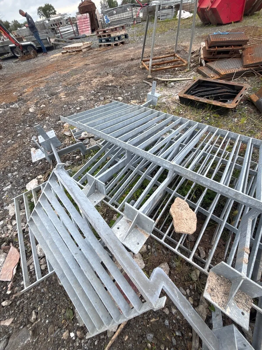 Galvanised steel railing - Image 3