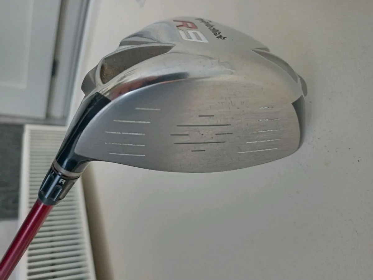 Taylormade R9 golf driver. Right handed club. - Image 2
