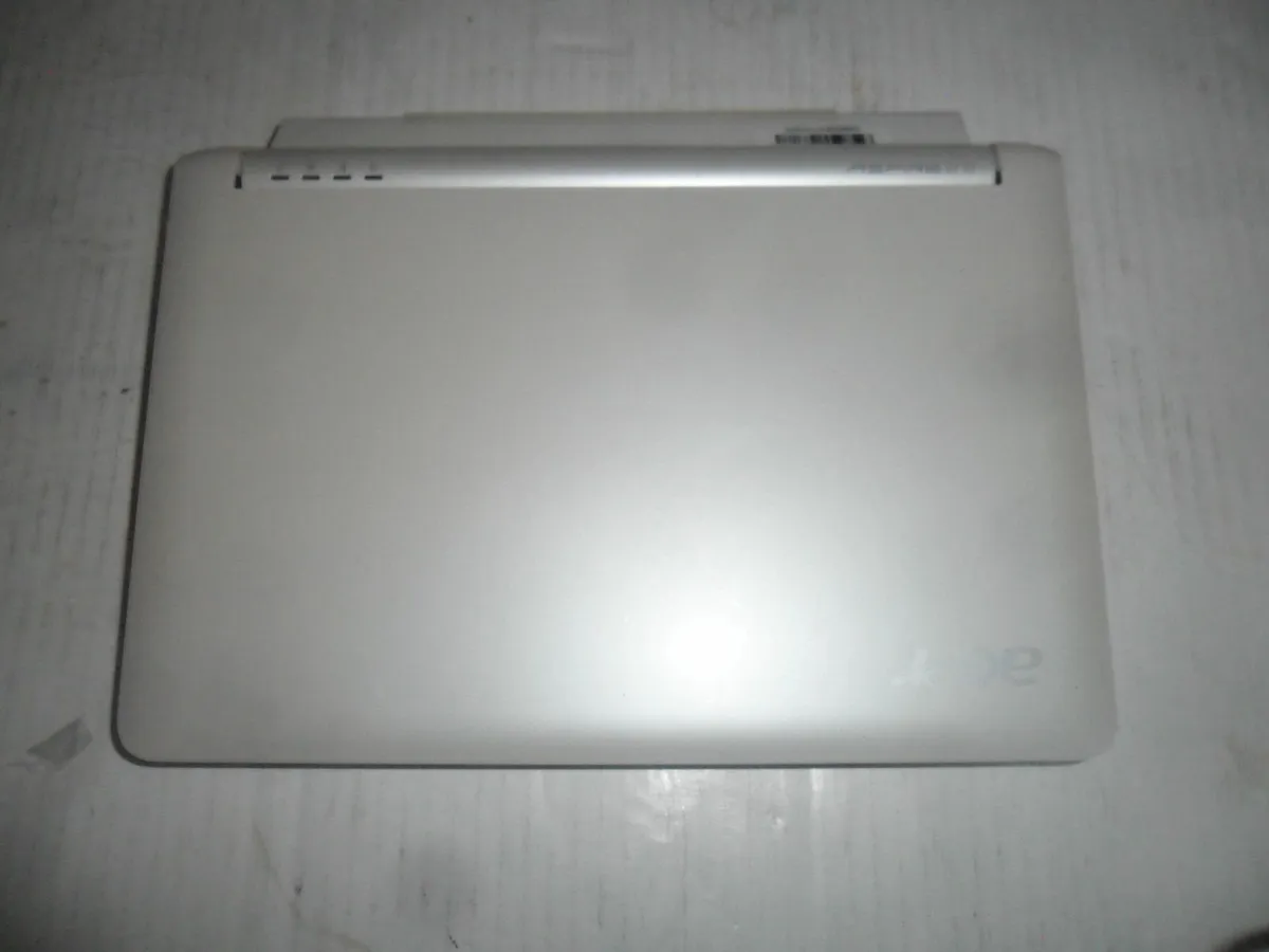 Acer Aspire one series laptop - Image 2