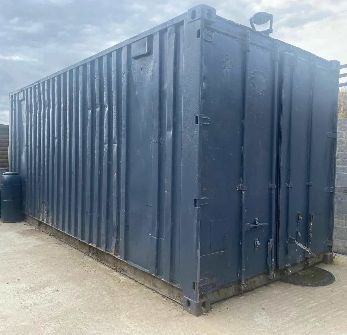 20ft Shipping container - Image 1