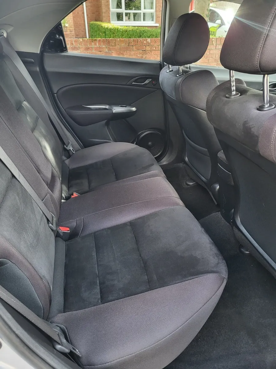 Honda Civic 2011 - Image 4
