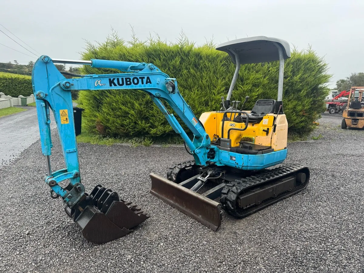 Kubota u-20 mini digger - Image 1