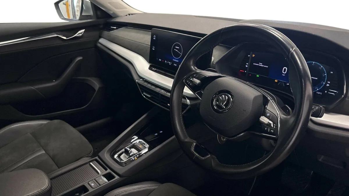Skoda OCTAVIA Hatchback SE L - Image 2