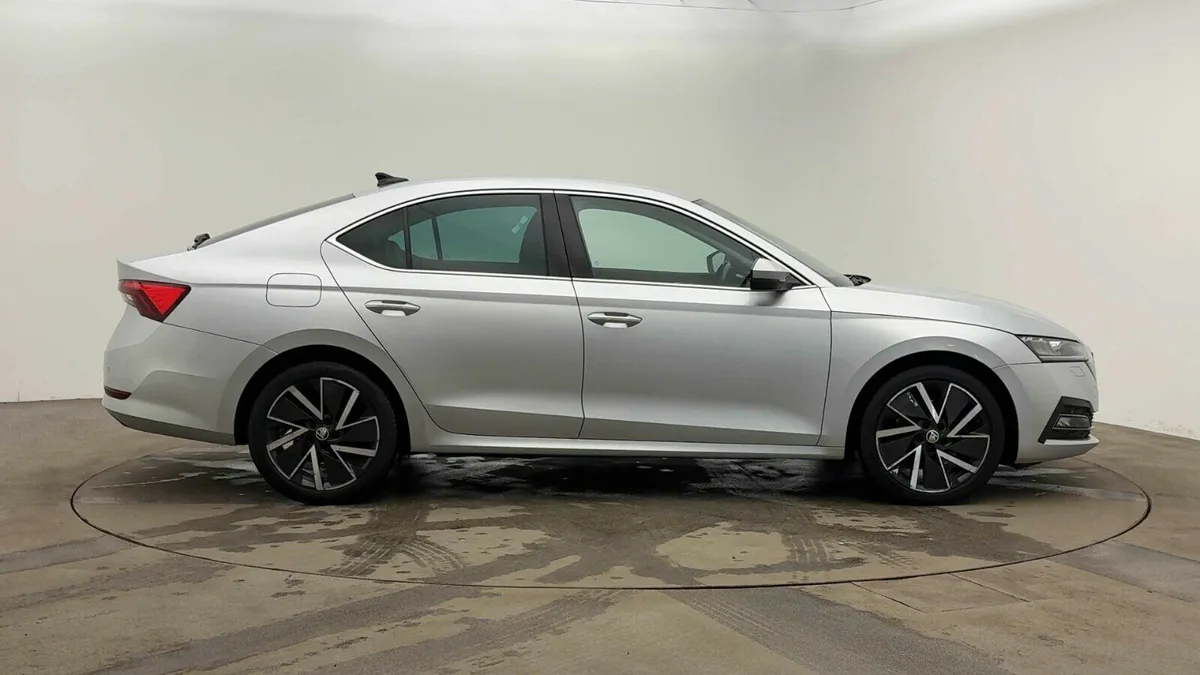 Skoda OCTAVIA Hatchback SE L - Image 3