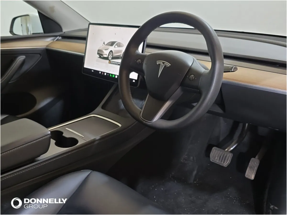 Tesla Model Y Hatchback Long Range - Image 4